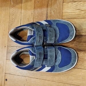 Geox sneaker/shoes size 3 Boys. Navy with white and tan stripe.